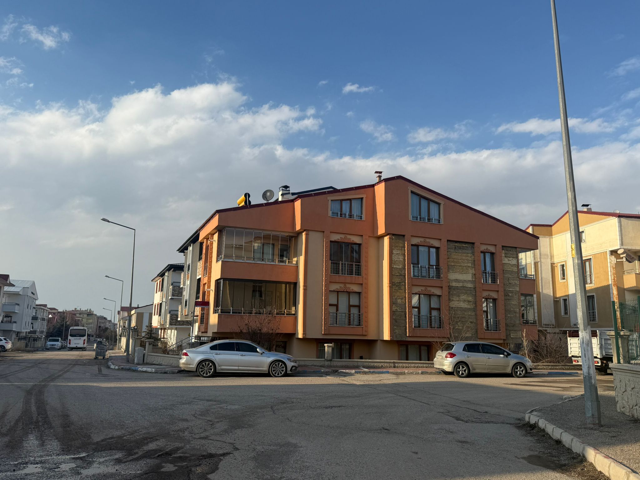 DADAŞKENTTE 6+1 SATILIK DUBLEKS DAİRE